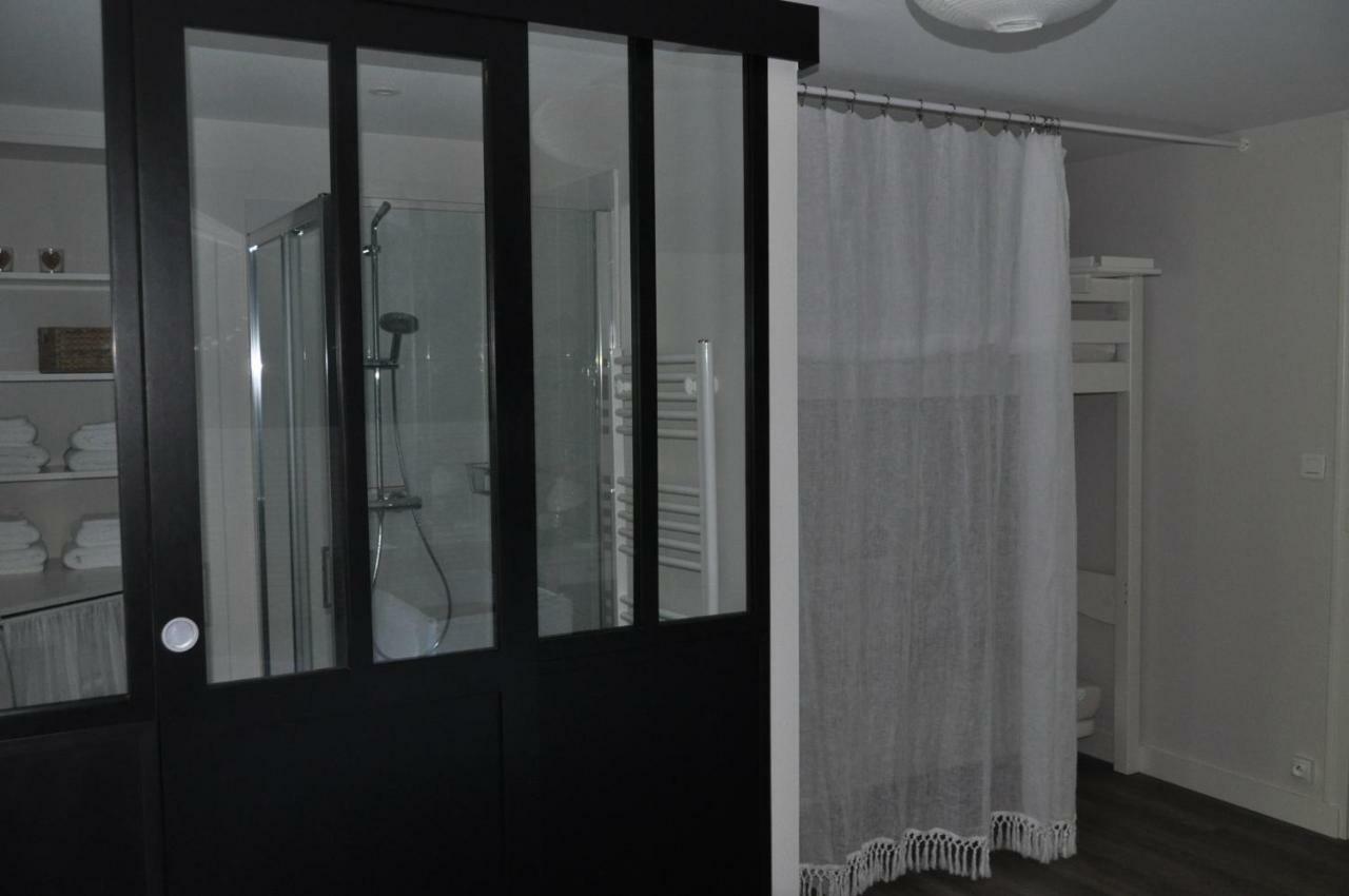 Hotel Au Rez De Jardin Cholet Esterno foto