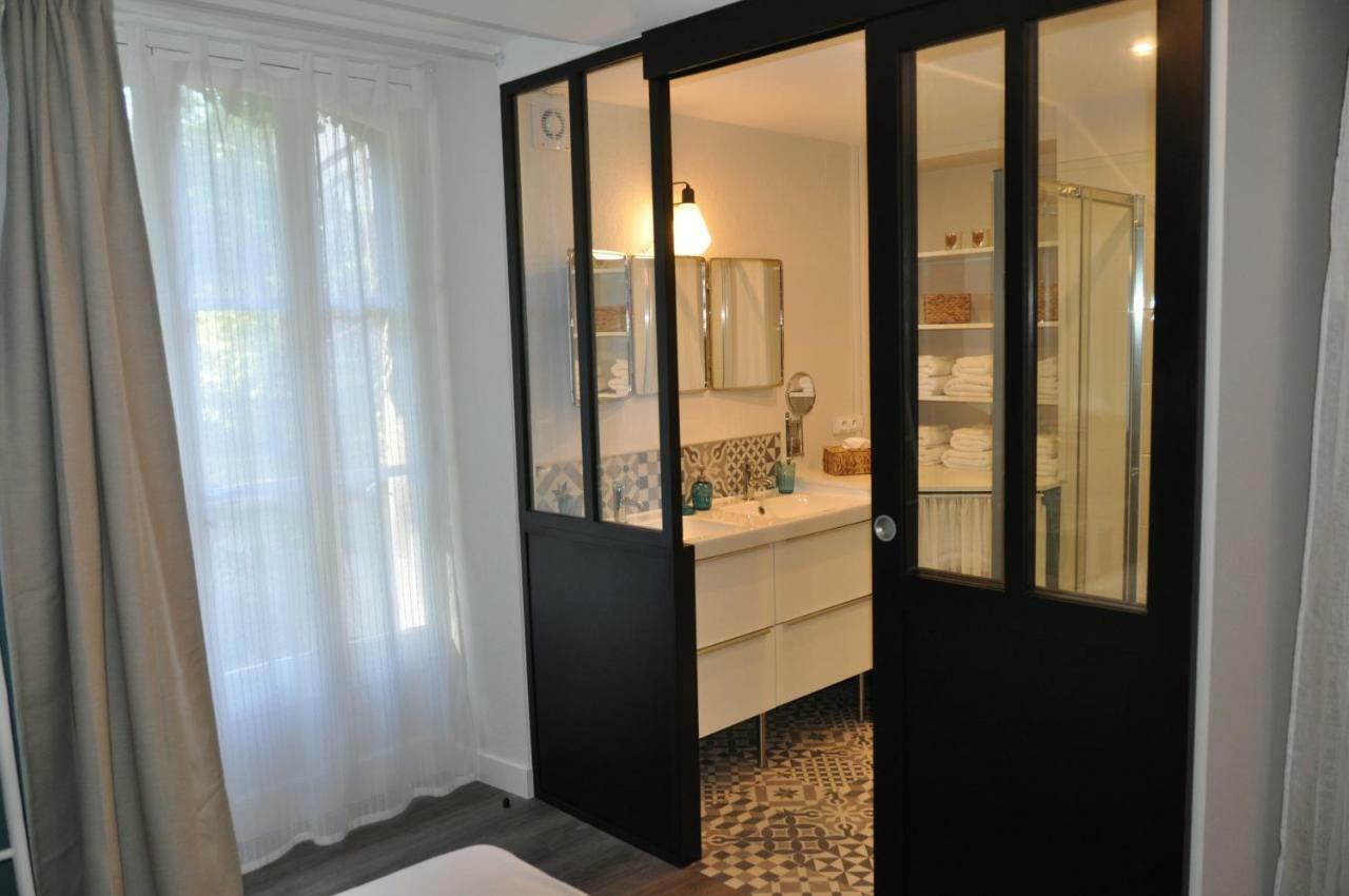 Hotel Au Rez De Jardin Cholet Esterno foto