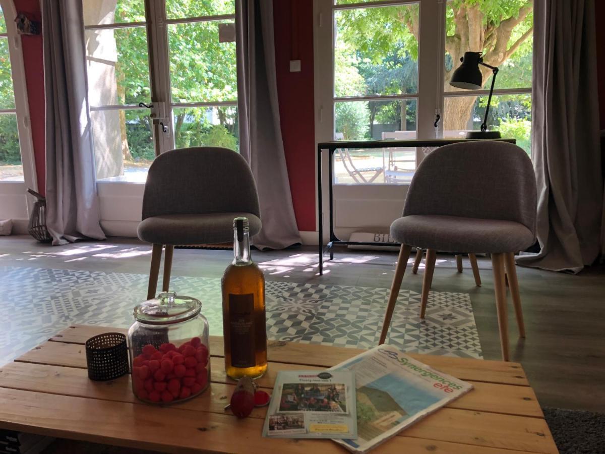 Hotel Au Rez De Jardin Cholet Esterno foto
